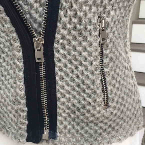 IRO - Picture 6 of 9